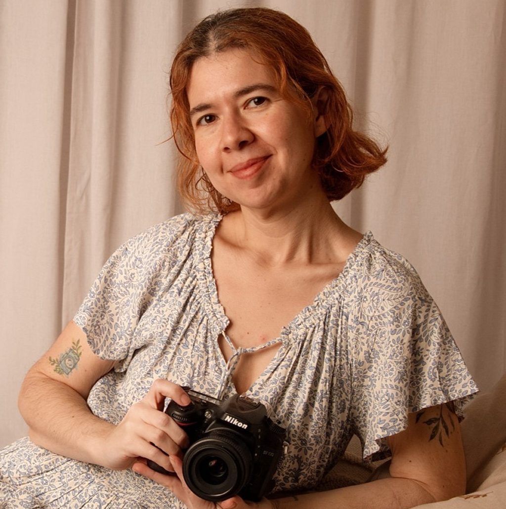 Eloisa Viana holding camera